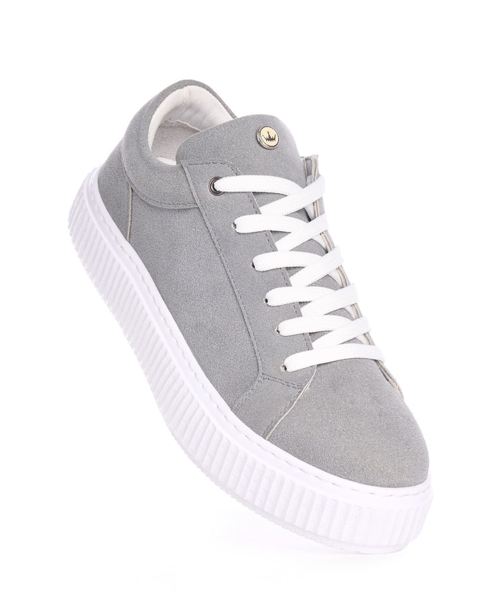Martin Valen gray casual leather sneakers, front-side close-up showing white laces and ridged white sole