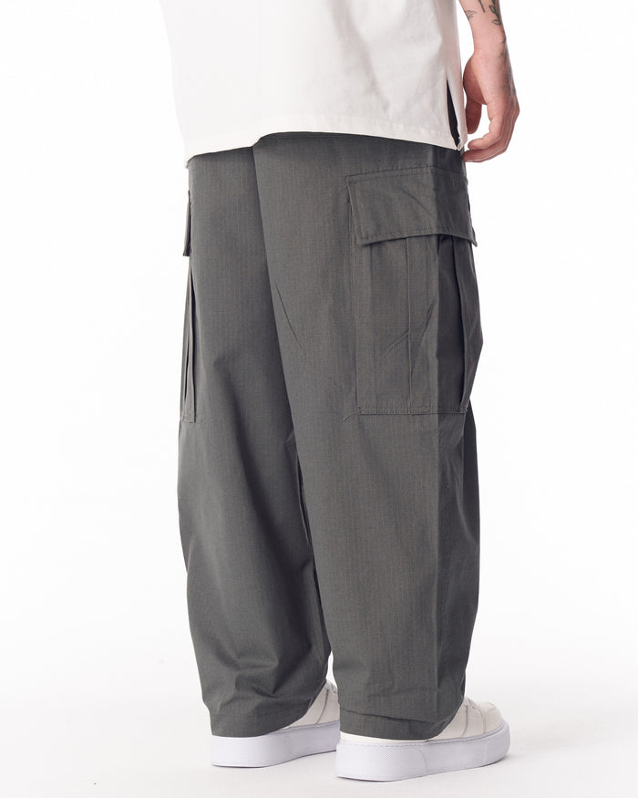Martin Valen men's anthracite cargo pants, side view highlighting large flap pocket and relaxed leg hem