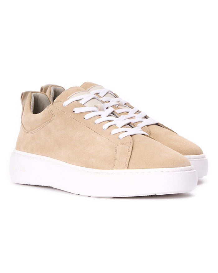 Martin Valen SOSi beige genuine leather sneaker, angled close-up showing crossed white laces and chunky white sole