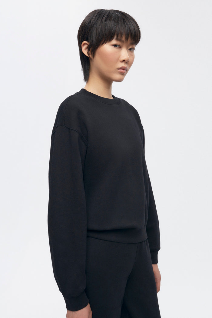 Women's Essential Sweatshirt in Black