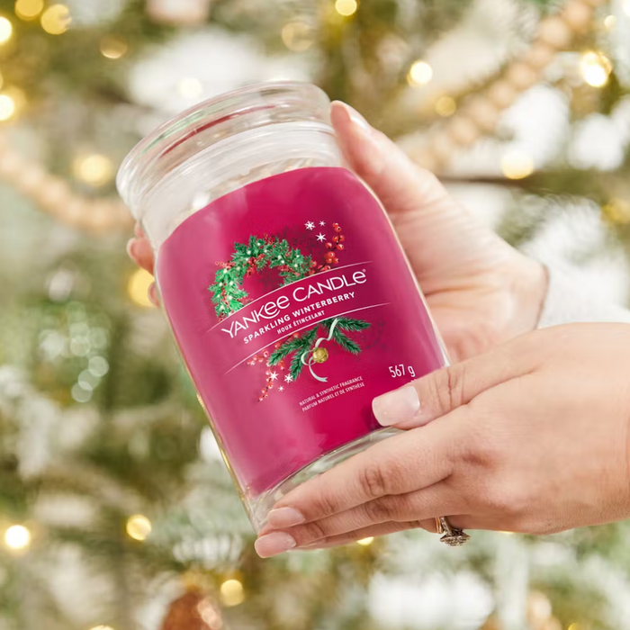 Yankee Candle Candle Yankee Candle Sparkling Winterberry Signature Large Jar Candle